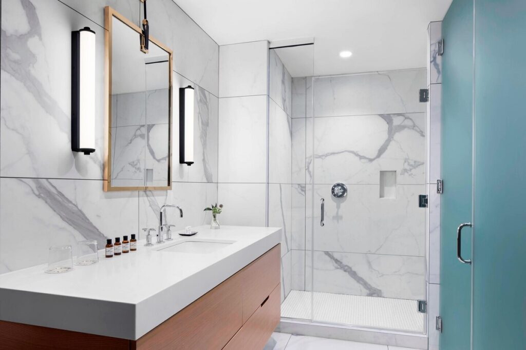 bathroom in The Oaklander
