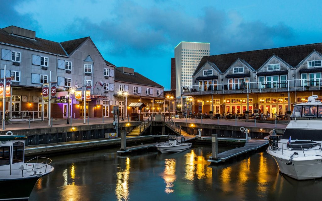 Harbor House Hotel and Marina